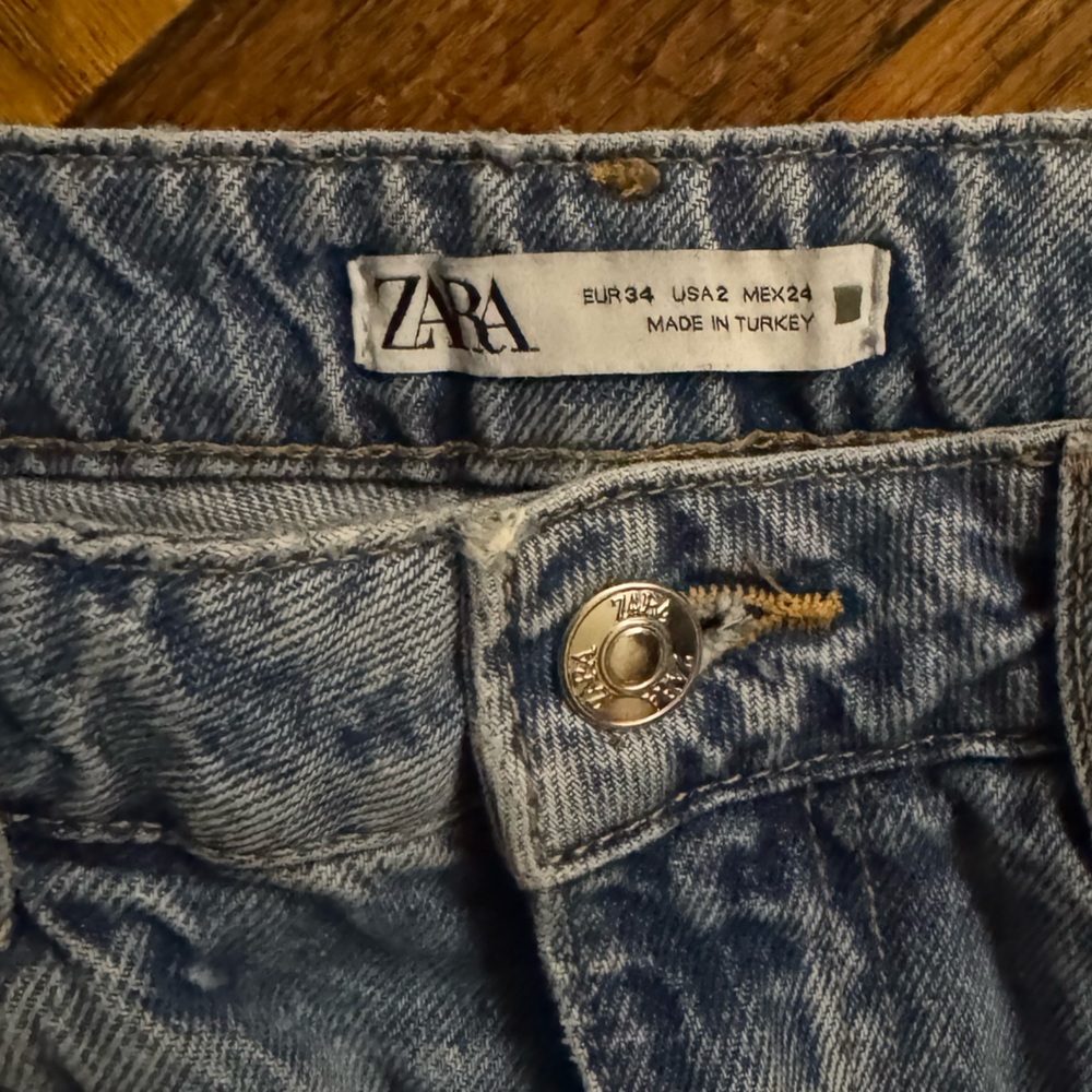 Zara High Rise Straight Leg Jeans Raw Hem Vintage Wash - Picture 2 of 2